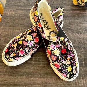 Very G Gypsy Jazz size 9 slip on shoes